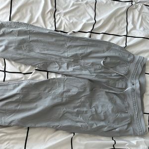 Lululemon Dance Studio Crop *25"
Silver Drop NW.Never been worn